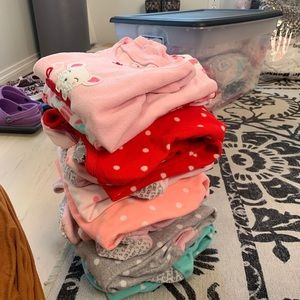 Seven piece fleece pajama collection girls size 2T